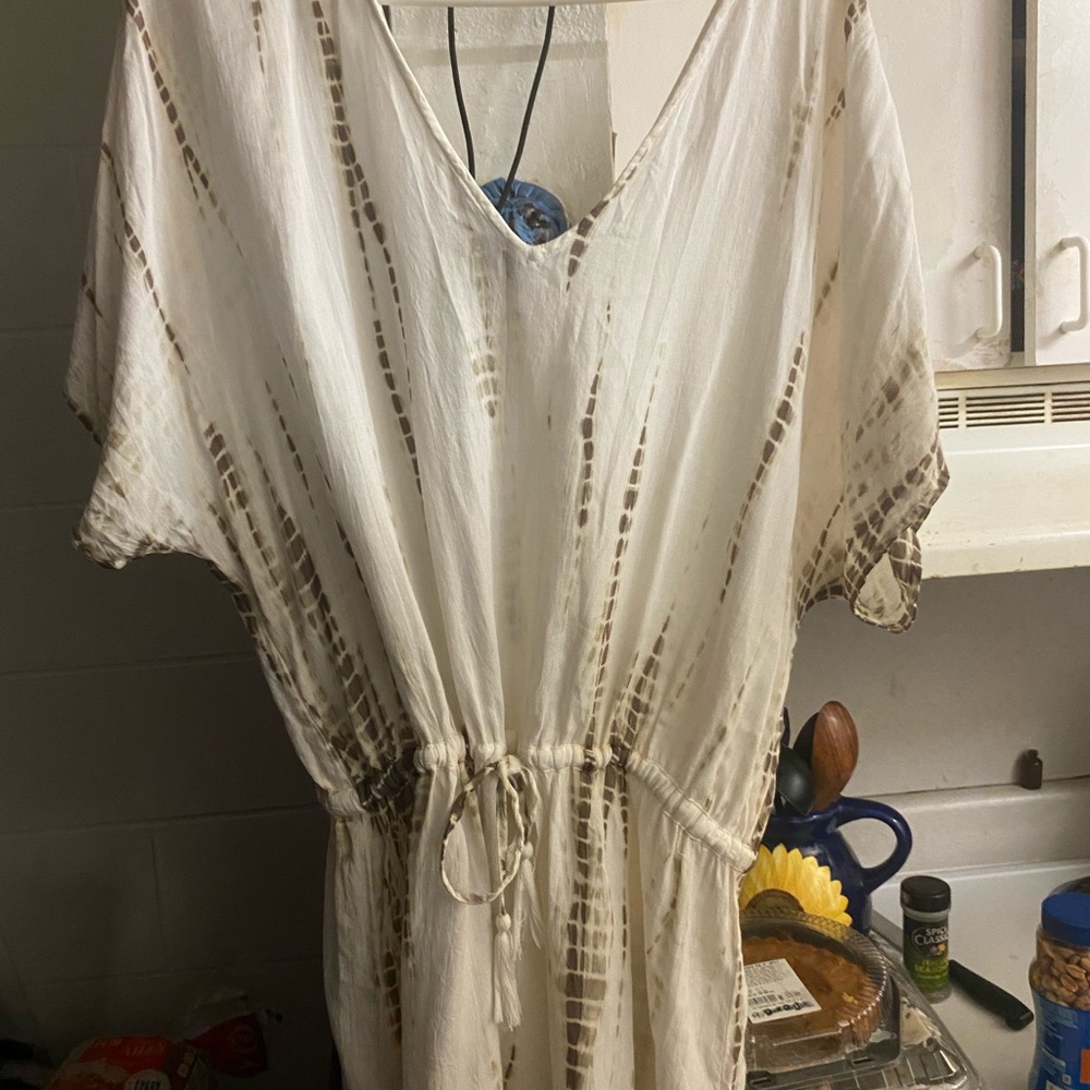 Top, - Picture 2 of 4
